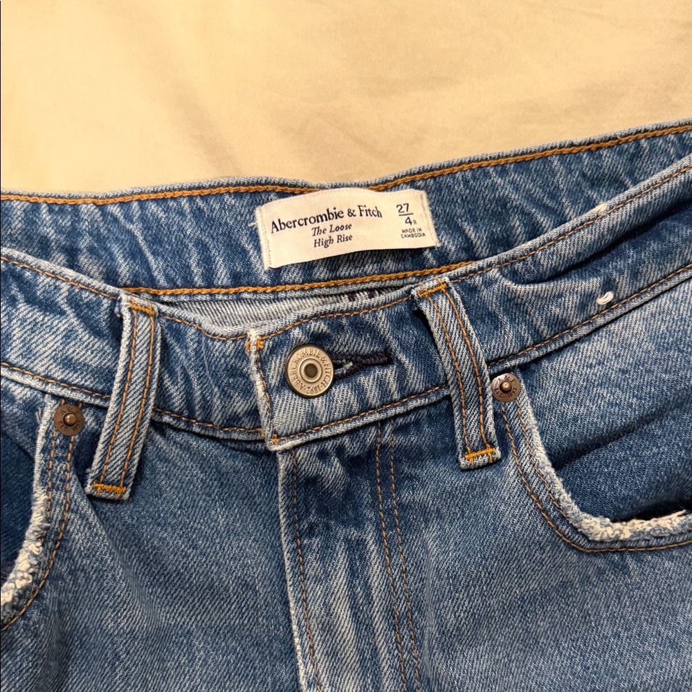 Abercrombie & Fitch The Loose High Rise Jean